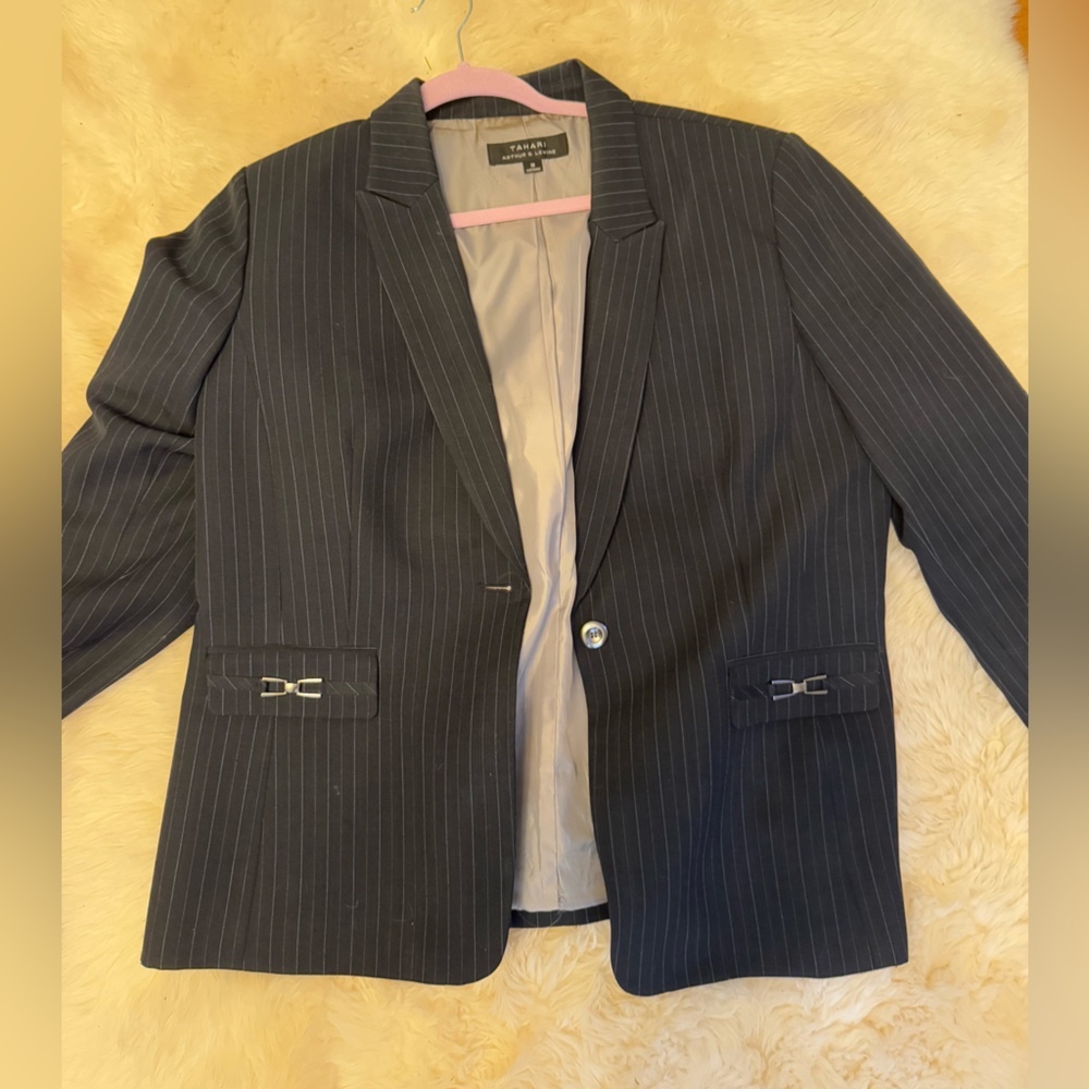 Tahari blazer
